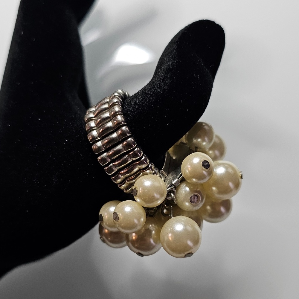 Faux Pearl Ring - Picture 4 of 7